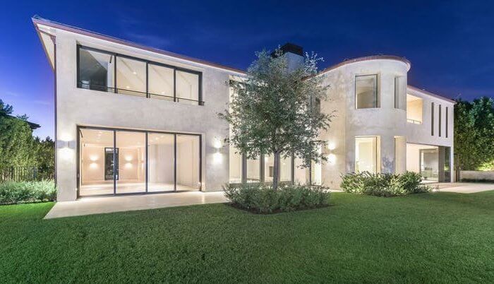 სახლი თუ სასახლე? კარდაშიანები ინტერიერის ახალ სტილს ქმნიან