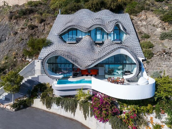 5 შეუძლებელ ადგილას აშენებული სახლი და უცნაური არქიტექტურა 5 შეუძლებელ ადგილას აშენებული სახლი და უცნაური არქიტექტურა