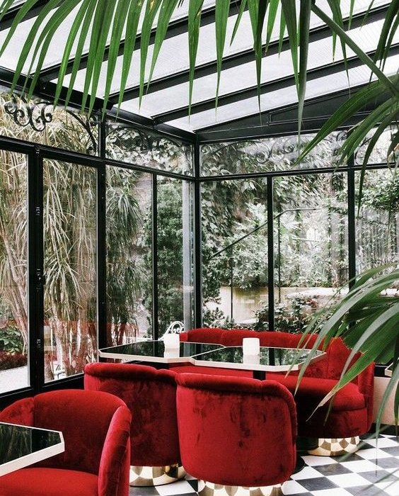 5 ფერი რომელიც წითელს უხდება