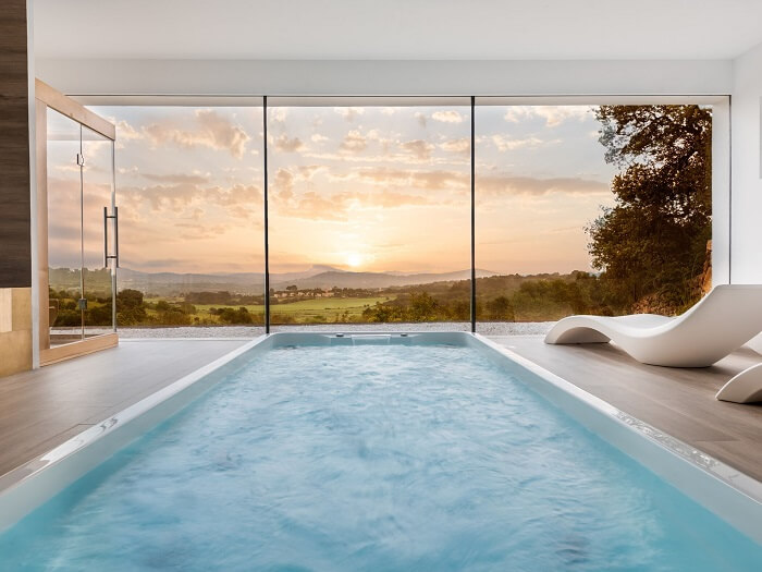 რამდენიმე ინსპირაცია დახურული საცურაო აუზის მოსაწყობად