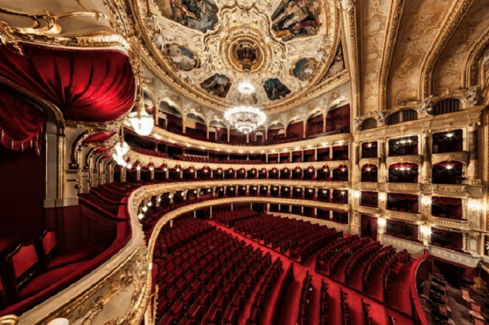 თბილისის ოპერისა და ბალეტის თეატრის საოცარი არქიტექტურა თბილისის ოპერისა და ბალეტის თეატრის საოცარი არქიტექტურა