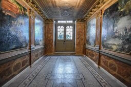 tbilisis 3 sadarbazo romelic aucileblad unda naxot