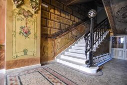 tbilisis 3 sadarbazo romelic aucileblad unda naxot