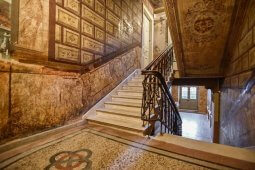 tbilisis 3 sadarbazo romelic aucileblad unda naxot