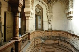 tbilisis 3 sadarbazo romelic aucileblad unda naxot