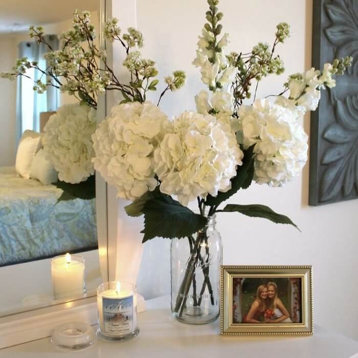 რატომ უნდა აირჩიოთ ხელოვნური ყვავილები ინტერიერისთვის