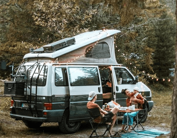 ოჯახები რომლებმაც საცხოვრებლად სახლი-მანქანა აირჩიეს