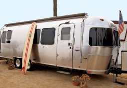 msaxiobebi romlebmac dviradgirebul saxlebze uari tkves