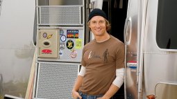 msaxiobebi romlebmac dviradgirebul saxlebze uari tkves