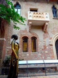 3 romantiuli nageboba - arkitektura da siyvaruli ert sivrceshi